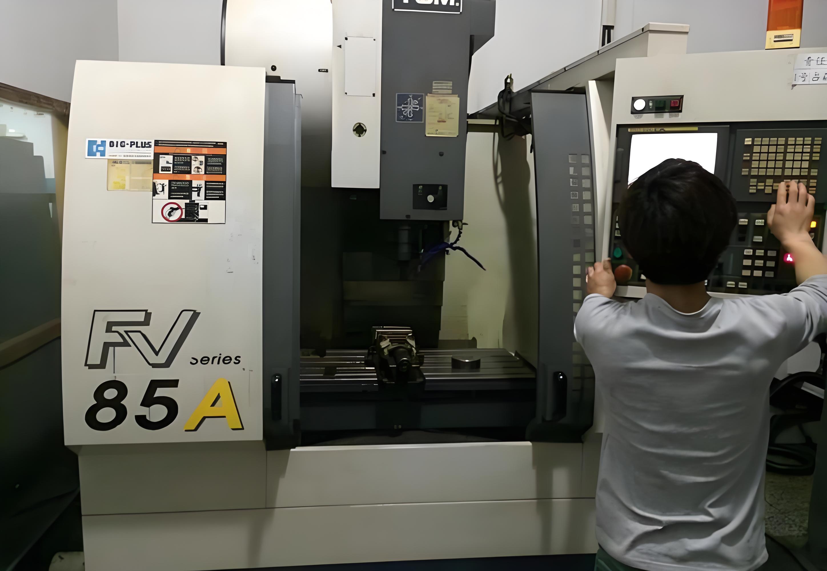 德馬吉磨床主軸維修，主軸軸承卡死拆除更換